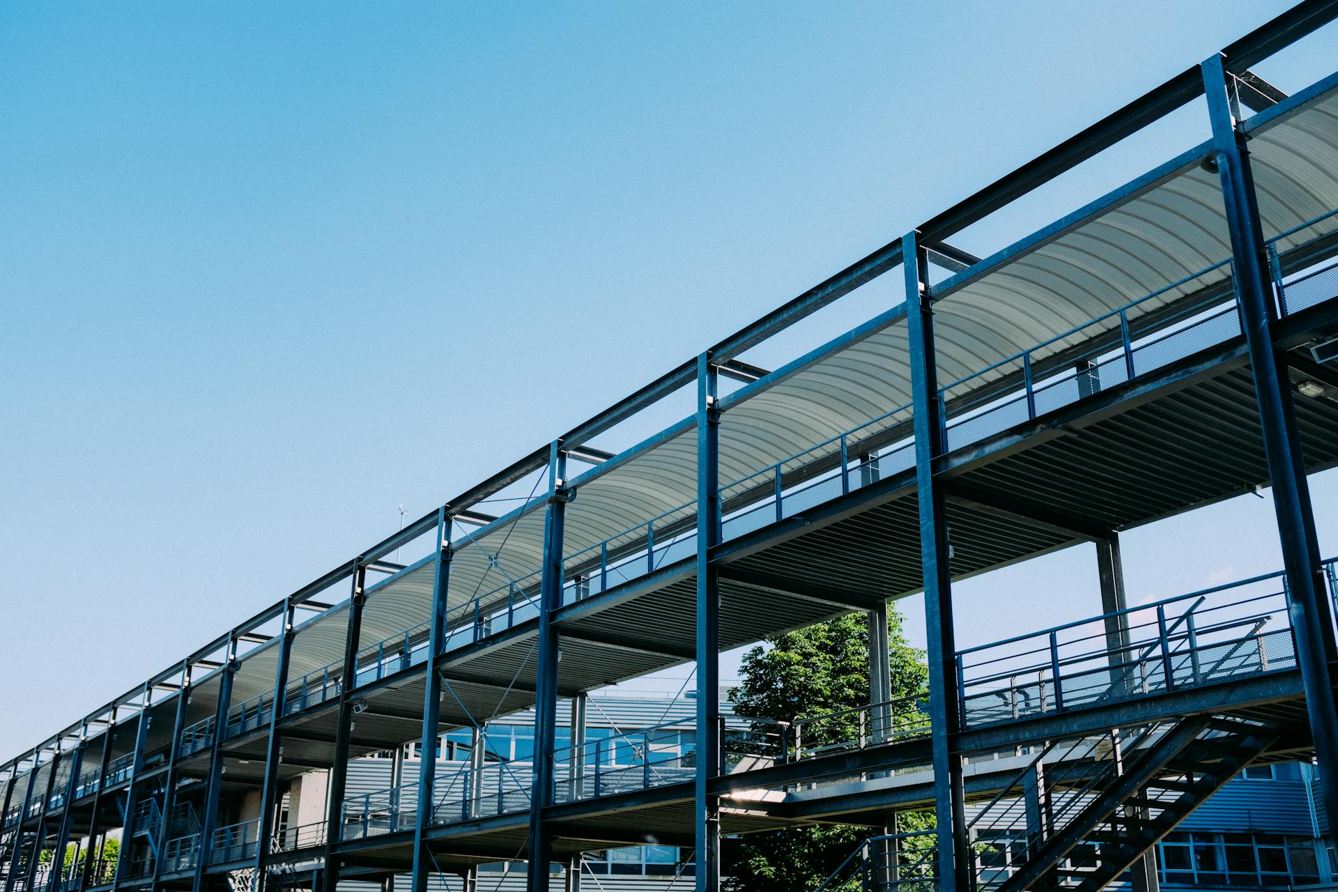 Cornières acier laminées export chantier BTP